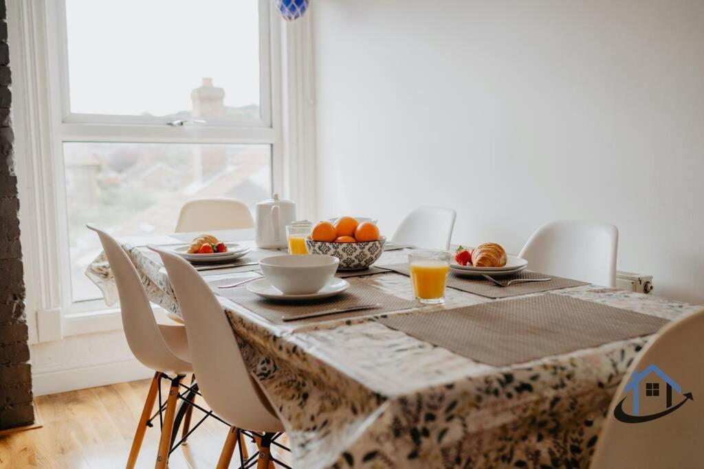 Indigo Snug - Gorgeous 2 Bed Flat In The Heart Of Кромер Екстер'єр фото