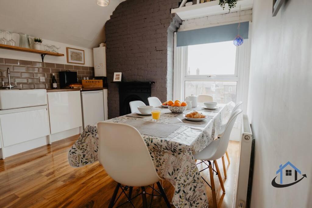 Indigo Snug - Gorgeous 2 Bed Flat In The Heart Of Кромер Екстер'єр фото